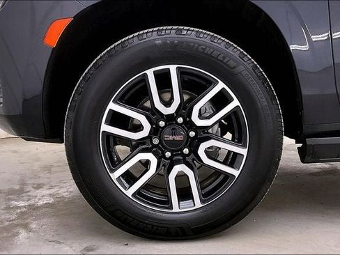 Used 2023 GMC Yukon XL AT4 w/ Technology Package AWD/4WD image 10