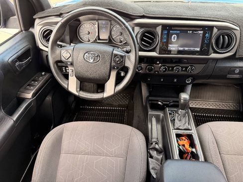 Used 2017 Toyota Tacoma TRD Off-Road AWD/4WD image 32