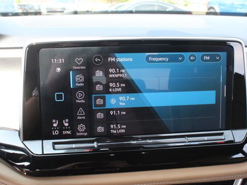 Used 2024 Volkswagen Atlas Cross Sport SE FWD image 18