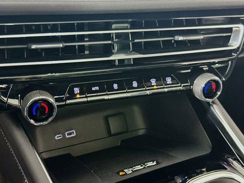 New 2026 Chevrolet Traverse LT w/ Sun and Wheel Package image 16