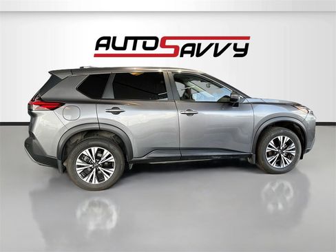Used 2023 Nissan Rogue SV image 8