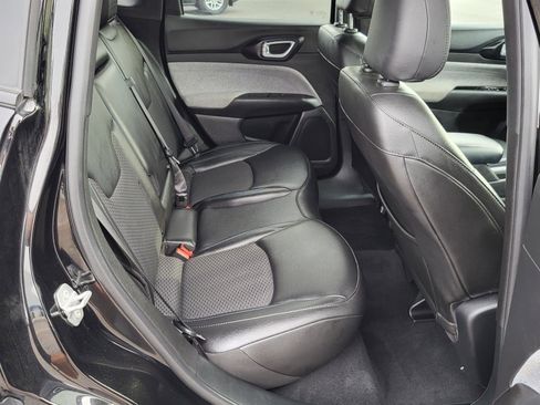 Used 2025 Jeep Compass Latitude AWD/4WD image 11