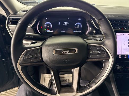 Used 2022 Jeep Grand Cherokee Limited image 25