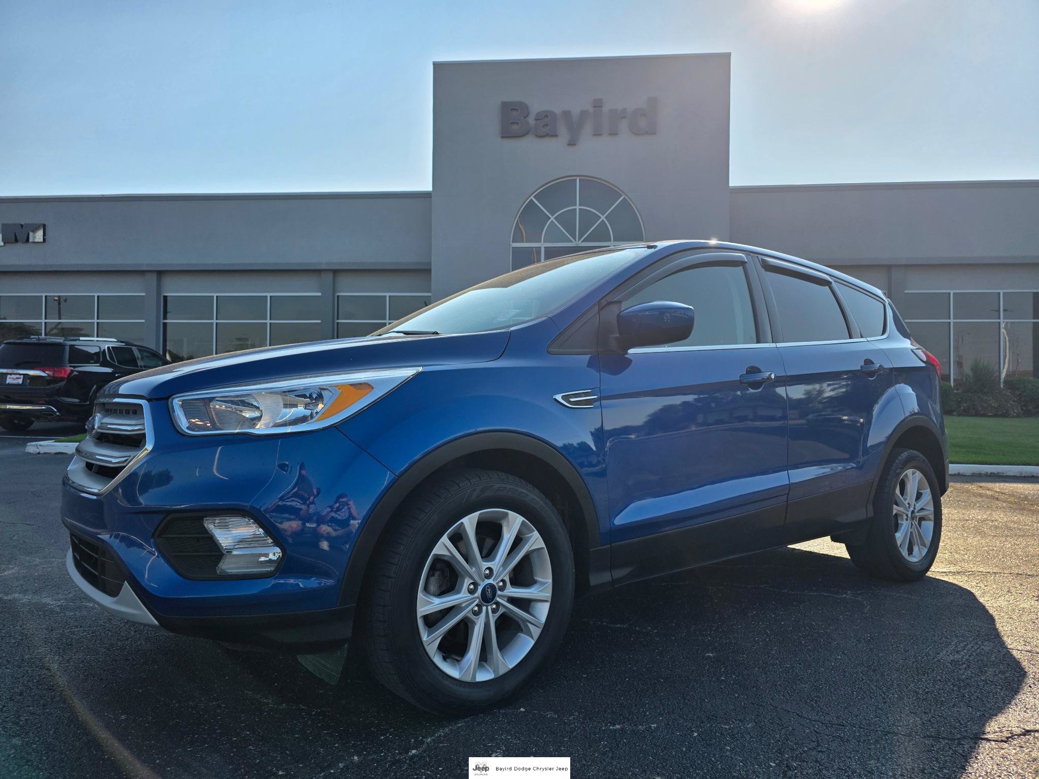 Used 2019 Ford Escape SE FWD image 1