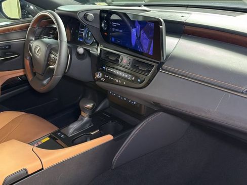 Used 2025 Lexus ES 300h w/ Technology Package image 11