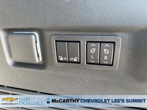 New 2026 Chevrolet Suburban Premier image 23