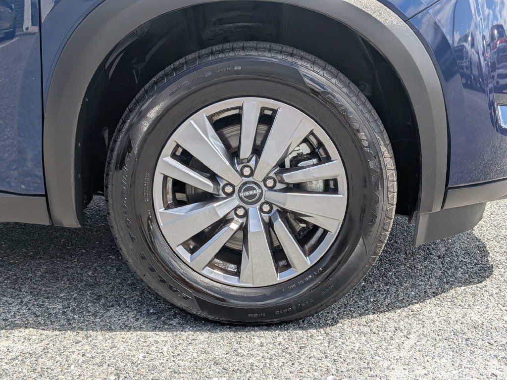 Used 2025 Nissan Pathfinder SV AWD/4WD image 11
