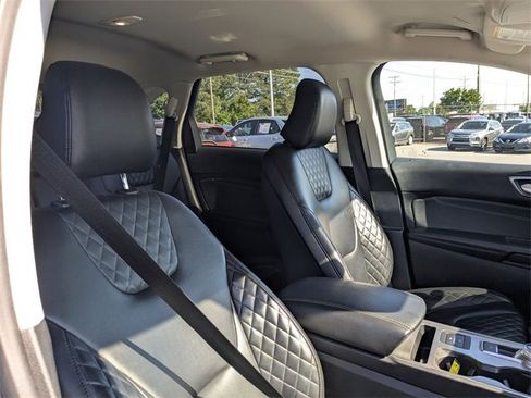 Used 2023 Ford Edge Titanium image 33