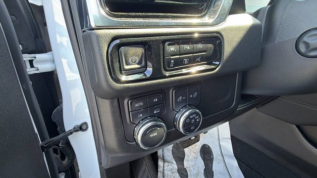 Certified 2025 GMC Yukon XL Denali AWD/4WD image 18