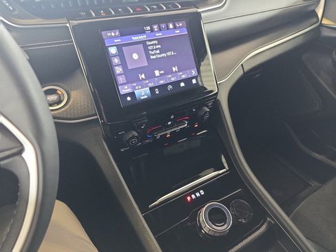 Used 2024 Jeep Grand Cherokee L Altitude image 12