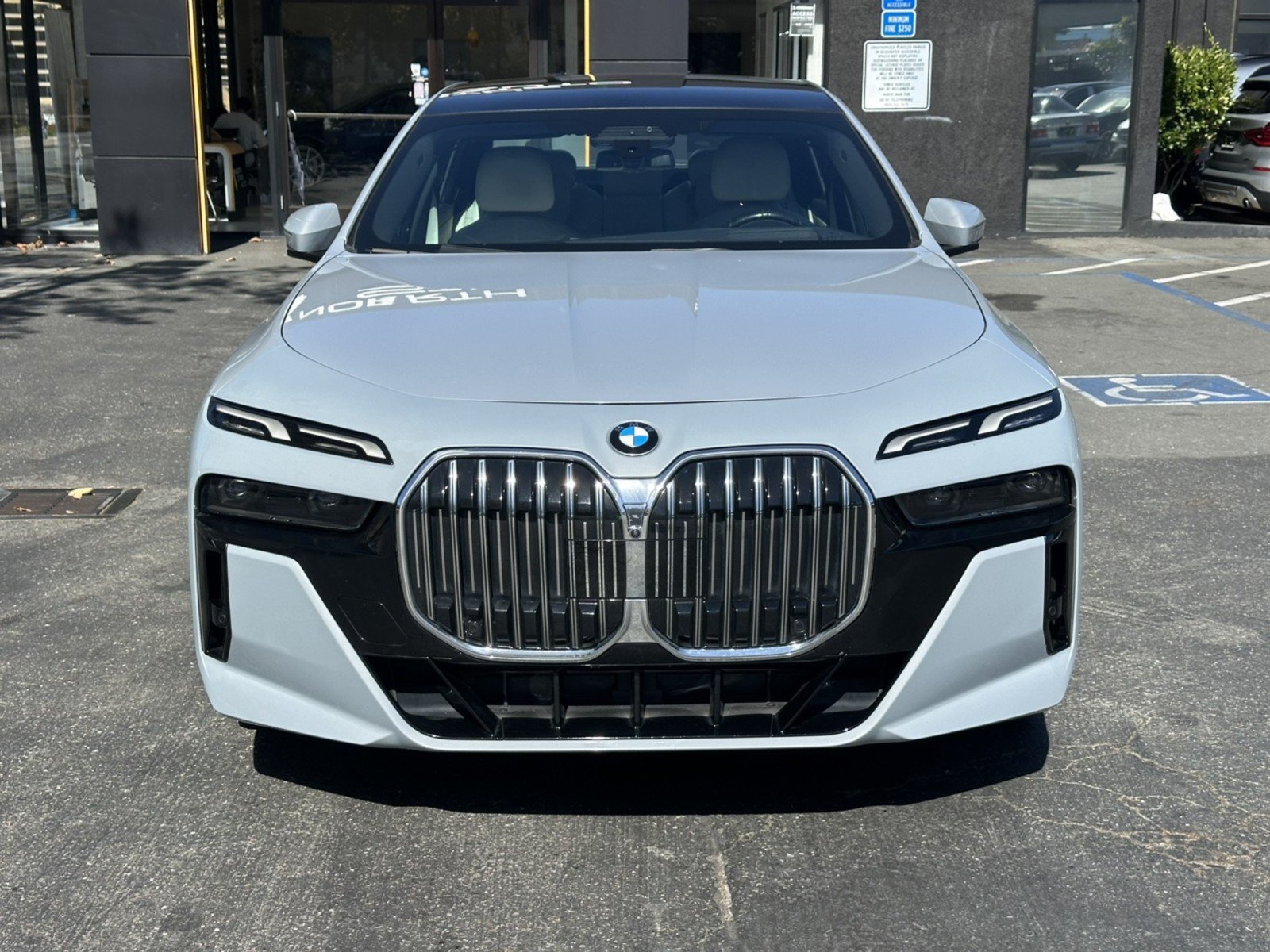 Used 2023 BMW 760i xDrive w/ Luxury Rear Seating Package AWD/4WD image 4