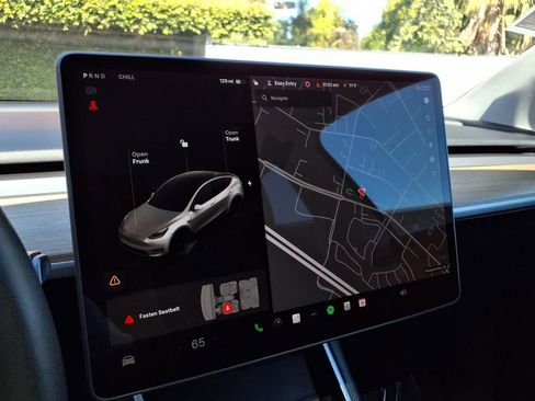 Used 2021 Tesla Model Y Long Range AWD/4WD image 7