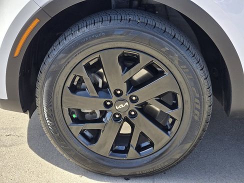 Certified 2022 Kia Sorento S image 17