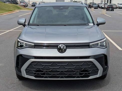 Used 2025 Volkswagen Taos SE FWD image 9