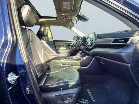 Used 2021 Toyota Highlander XLE image 14
