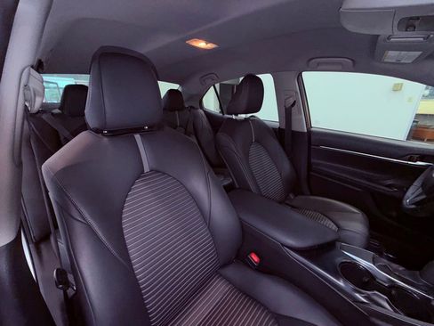 Used 2018 Toyota Camry SE image 9