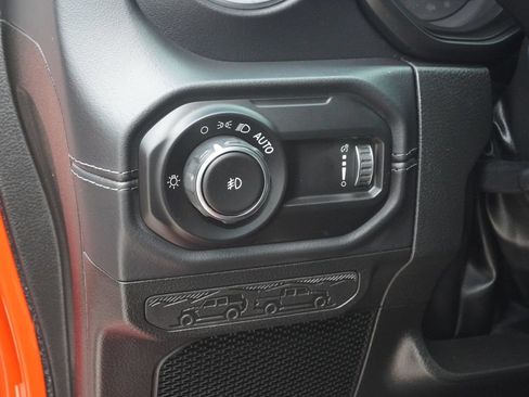 Used 2026 Jeep Wrangler Unlimited Sahara AWD/4WD image 24