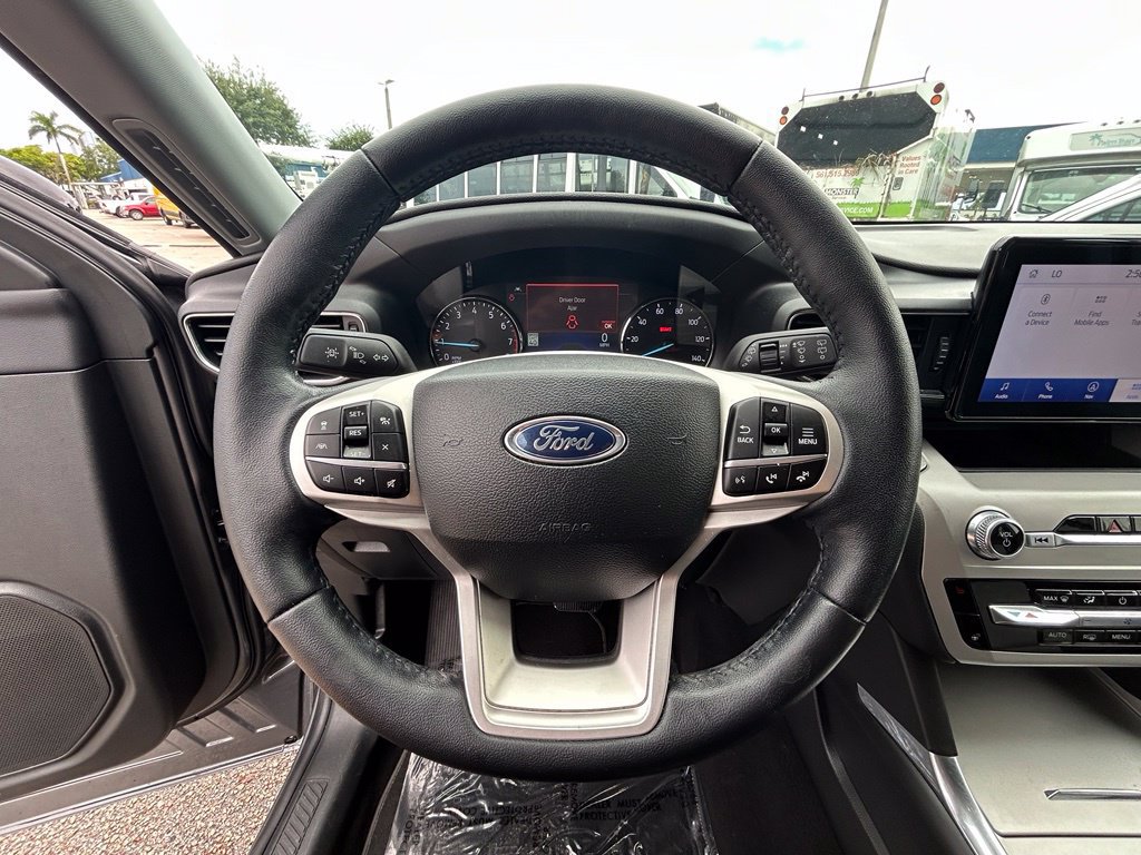 Used 2023 Ford Explorer XLT w/ Equipment Group 202A RWD image 15
