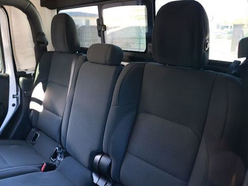 Used 2023 Jeep Gladiator Sport image 11