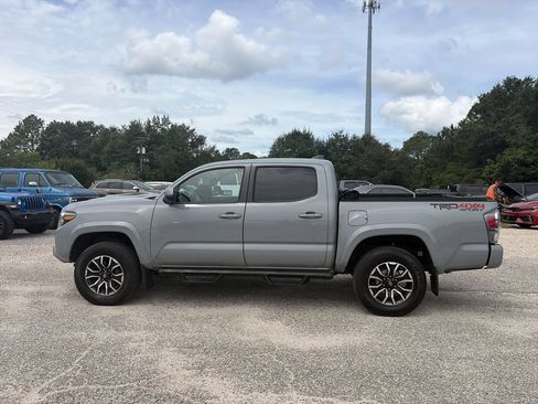 Used 2020 Toyota Tacoma TRD Sport w/ TRD Premium Sport Package AWD/4WD image 3