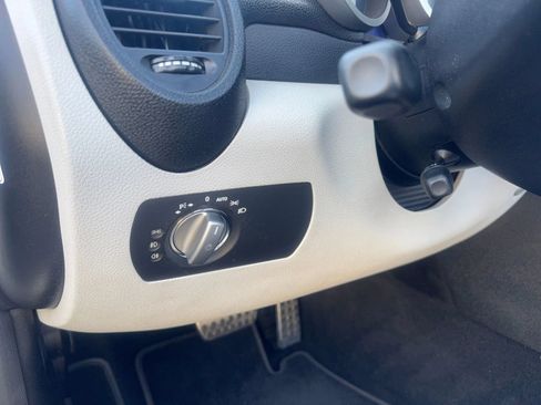 Used 2009 Mercedes-Benz SLK 300 image 32