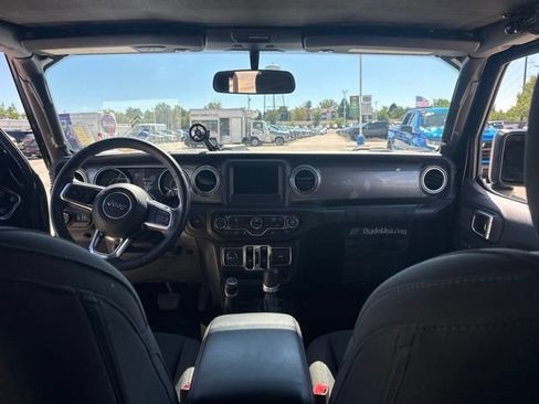 Used 2019 Jeep Wrangler Unlimited Sahara AWD/4WD image 17