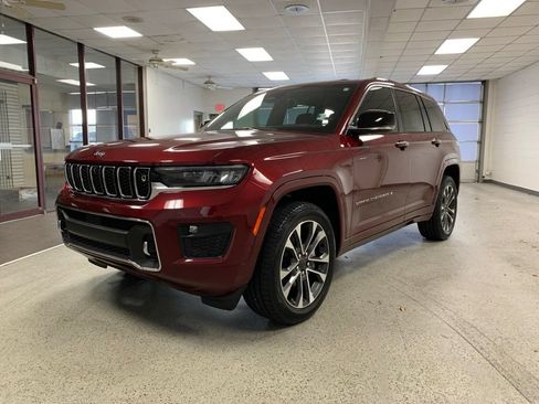 Certified 2023 Jeep Grand Cherokee Overland w/ Adv Protech Group III AWD/4WD image 5