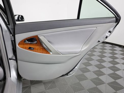 Used 2011 Toyota Camry XLE image 21