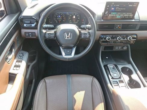 Used 2023 Honda Pilot Elite image 12