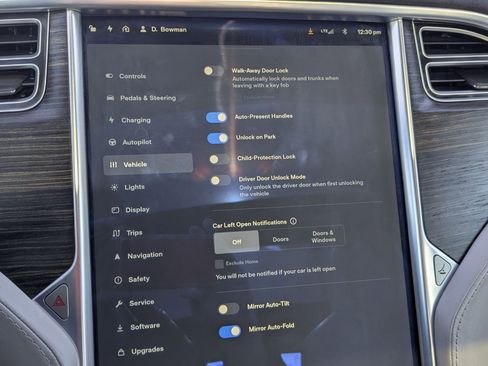 Used 2015 Tesla Model S 85D image 24