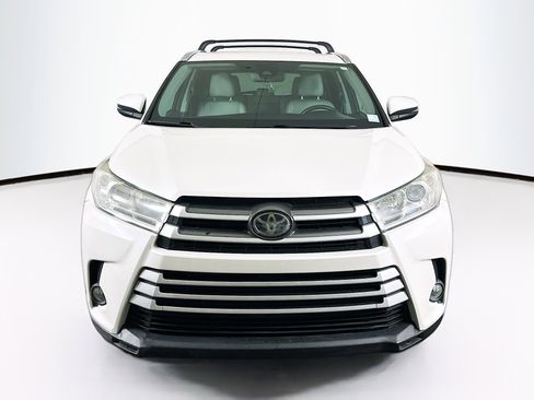 Used 2018 Toyota Highlander XLE image 2