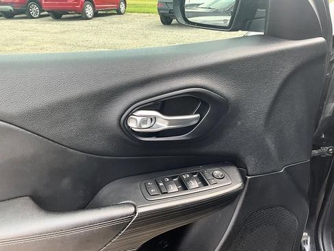 Used 2015 Jeep Cherokee Limited AWD/4WD image 12