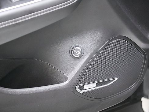 Used 2023 Buick Envision Avenir image 12