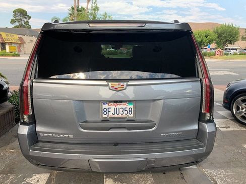 Used 2018 Cadillac Escalade Platinum RWD image 10