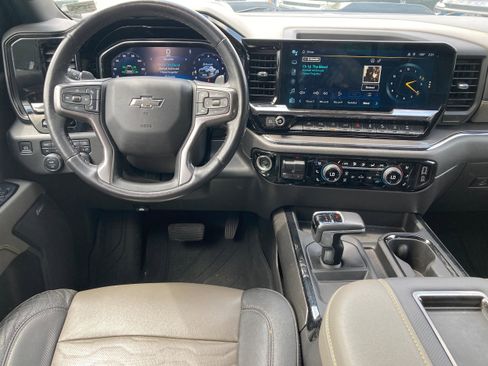 Used 2022 Chevrolet Silverado 1500 ZR2 w/ Technology Package image 9