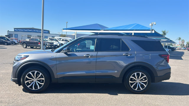 Certified 2025 Ford Explorer ST-Line AWD/4WD image 7