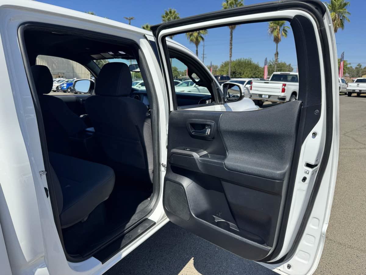 Used 2019 Toyota Tacoma TRD Off-Road w/ Technology Package AWD/4WD image 19