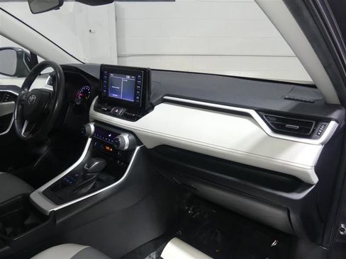 Used 2019 Toyota RAV4 XLE Premium image 25