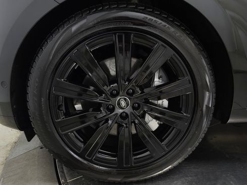 Used 2025 Land Rover Range Rover SE AWD/4WD image 13