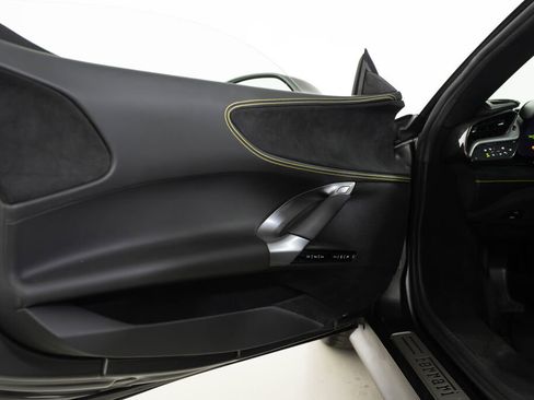 Used 2022 Ferrari SF90 Spider image 26