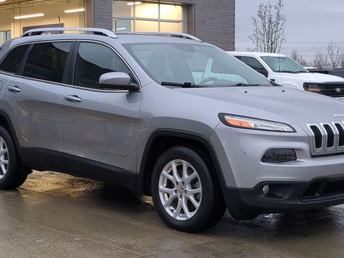 Used 2016 Jeep Cherokee Latitude w/ Comfort/Convenience Group image 9