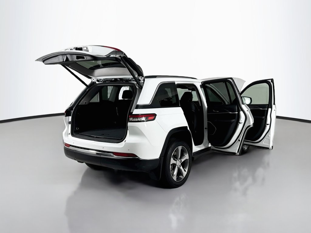 Used 2023 Jeep Grand Cherokee 4WD 4xe w/ Luxury Tech Group II image 28