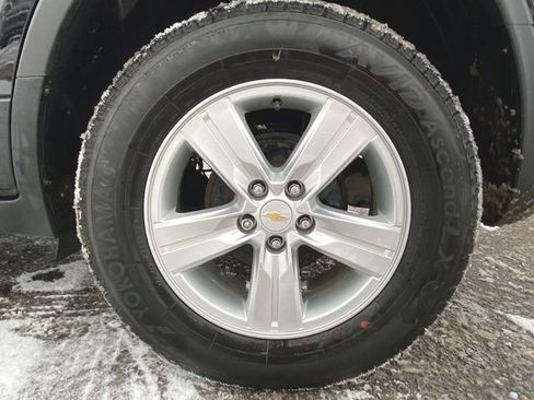 Used 2020 Chevrolet Trax LT w/ Sun & Sound Package image 31