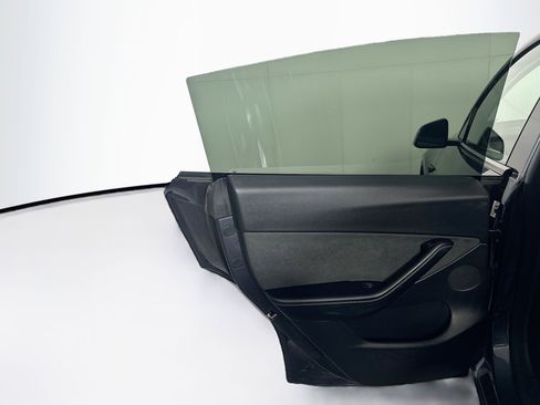 Used 2022 Tesla Model Y Long Range image 26