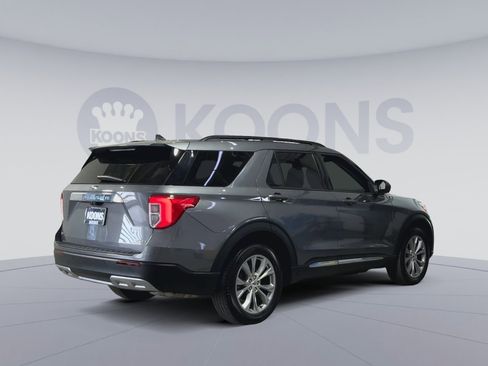 Used 2022 Ford Explorer XLT w/ Equipment Group 202A AWD/4WD image 11