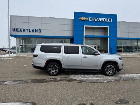 Used 2023 Jeep Wagoneer L Series II AWD/4WD image 6