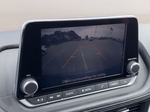 Used 2023 Nissan Rogue SV FWD image 13