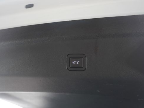 Used 2023 GMC Yukon Denali w/ Denali Reserve Package image 13