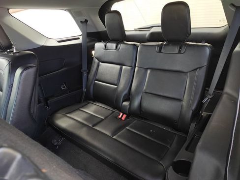 Used 2022 Ford Explorer Limited w/ Equipment Group 301A RWD image 19