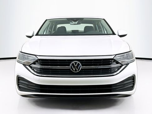 Used 2024 Volkswagen Jetta S image 2